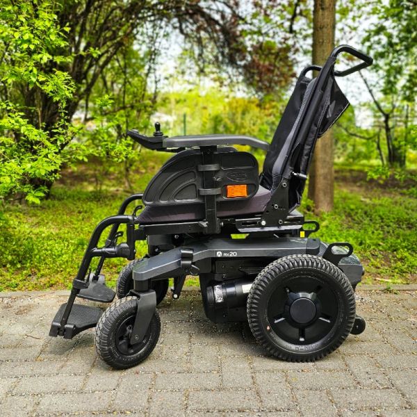 Invacare Aviva RX 20 Merkur-Silber Seitenansicht links