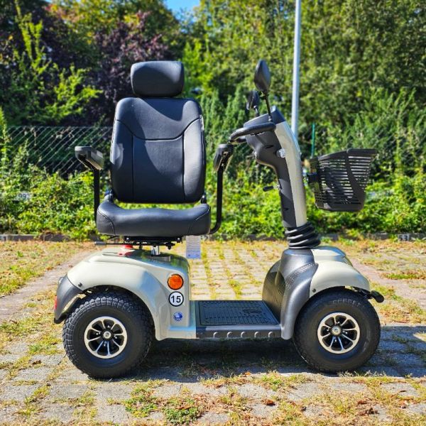 Vermeiren Ceres SE hellelfenbein Seitenansicht rechts Sitz gedreht