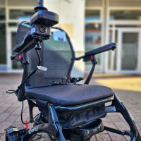 Vorschau: Drive Airfold (6km/h), klappbarer Carbon-Elektrorollstuhl Vorschau: Drive Airfold (6km/h), klappbarer Carbon-Elektrorollstuhl