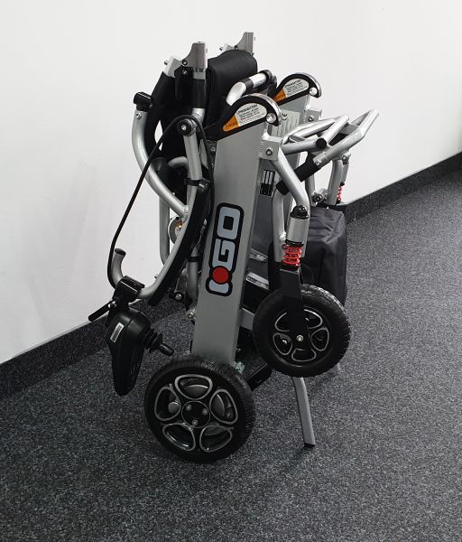 Elektro-Reise-Rollstuhl R-GO (6 km/h) silber, neuwertig