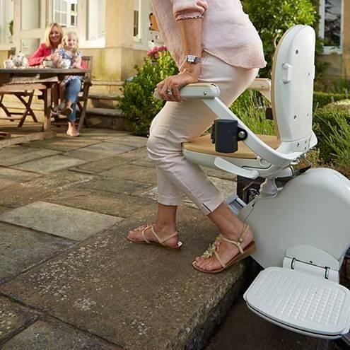 Gerader Außen-Treppenlift zur monatlichen Miete – ACORN Superglide 130