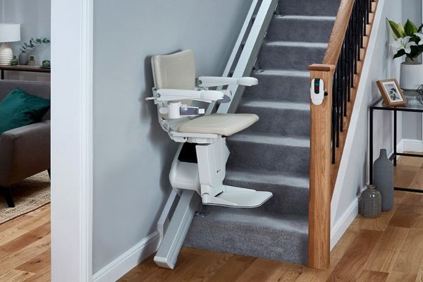 Handicare 1100 gerader Innen-Treppenlift