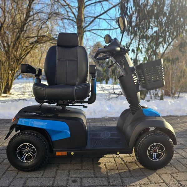 Invacare Comet Pro Sitz gedreht