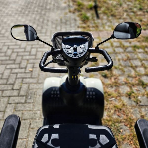 Vermeiren Ceres SE hellelfenbein Cockpitansicht