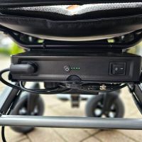 Vorschau: McHubby (6 km/h), faltbarer Leichtgewicht-Elektrorollstuhl Vorschau: McHubby (6 km/h), faltbarer Leichtgewicht-Elektrorollstuhl