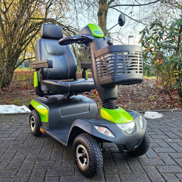 Invacare Orion Metro kaktusgruen Frontansicht rechts