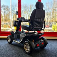 Vorschau: Pride Victory XL 140 schwarz Heckansicht links gedreht Vorschau: Pride Victory XL 140 schwarz Heckansicht links gedreht