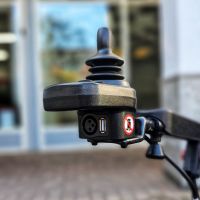 Vorschau: Drive Airfold (6km/h), klappbarer Carbon-Elektrorollstuhl Vorschau: Drive Airfold (6km/h), klappbarer Carbon-Elektrorollstuhl