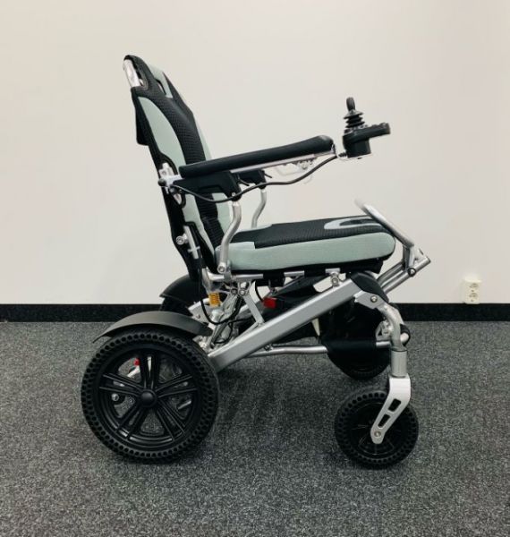 AX Power Pro C1 Ultralight (6km/h) - klappbarer Elektrorollstuhl Seite