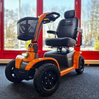 Vorschau: Pride Pursuit 2 orange Frontansicht links gedreht Vorschau: Pride Pursuit 2 orange Frontansicht links gedreht