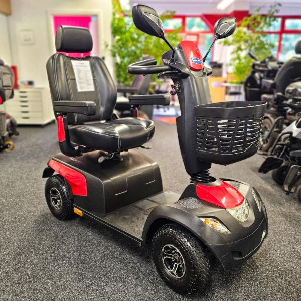 Invacare Comet Pro rot Frontansicht rechts