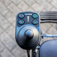 Vorschau: Drive Airfold (6km/h), klappbarer Carbon-Elektrorollstuhl Vorschau: Drive Airfold (6km/h), klappbarer Carbon-Elektrorollstuhl