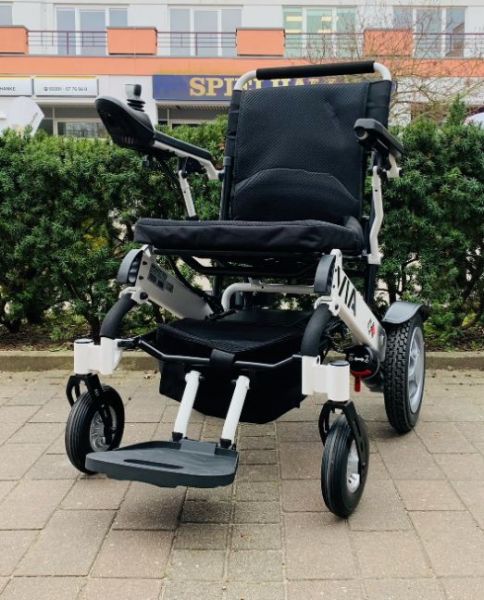 Bischoff & Bischoff Via (6km/h) -faltbbarer Elektrorollstuhl- neuwertig frontal