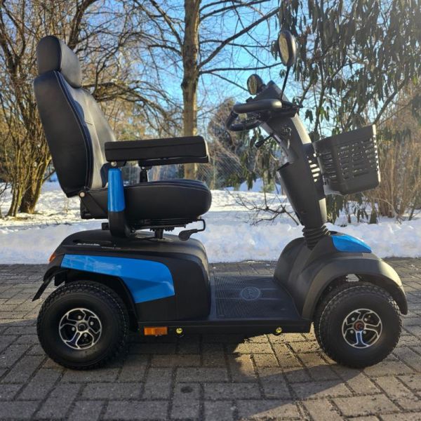 Invacare-Comet-Pro Seitenansicht rechts