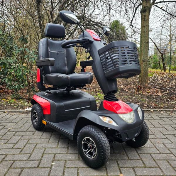 Invacare Orion Pro rot Frontansicht rechts