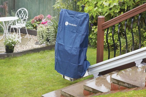 Gerader Außen-Treppenlift Handicare 1000 zur monatlichen Miete