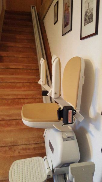 Gerader Innen-Treppenlift (gebraucht) mit elektr. Klappschiene – ACORN Superglide 130