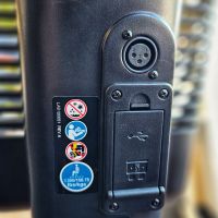 Vorschau: Pride Pursuit 2 orange Detailansicht Ladebuchse und USB Port Vorschau: Pride Pursuit 2 orange Detailansicht Ladebuchse und USB Port