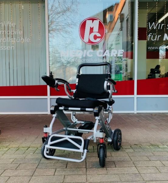 Pride I-GO (6 km/h) silber - Gebrauchter Reise-Elektrorollstuhl frontal