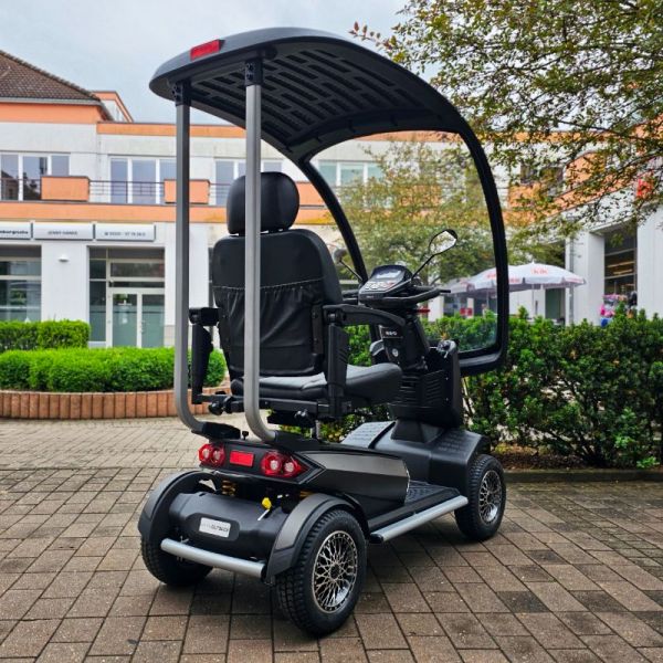 EXCEL Outback mit Panoramadach Seitenansicht rechts und Heckansicht