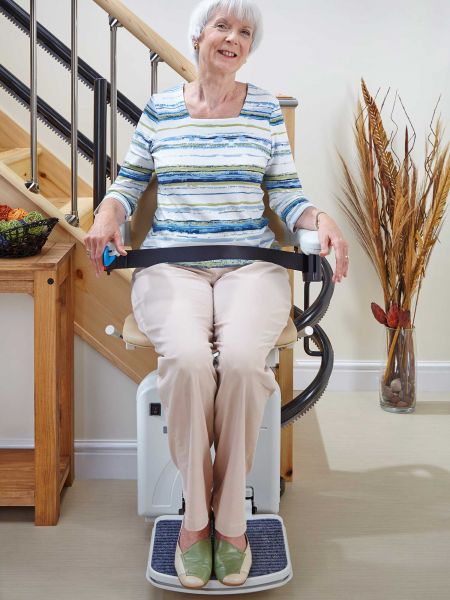 Kurven-Treppenlift (innen / außen) – HANDICARE 2000