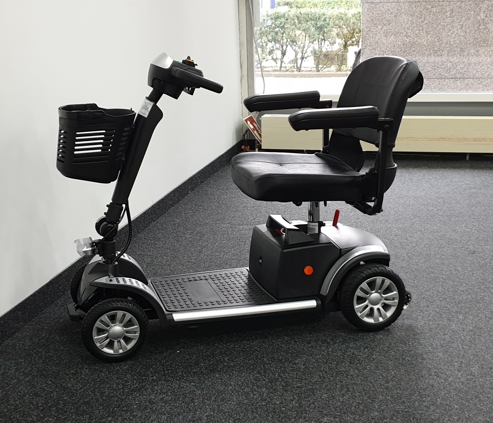 Reisescooter McHoliday (6 km/h) – zerlegbares Reise-Elektromobil | MC  Seniorenprodukte