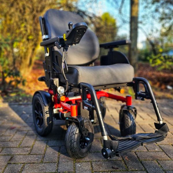 Vermeiren Turios rot Frontansicht rechts