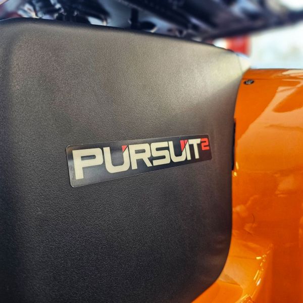 Pride Pursuit 2 orange Detailansicht Pursuit 2 Logo