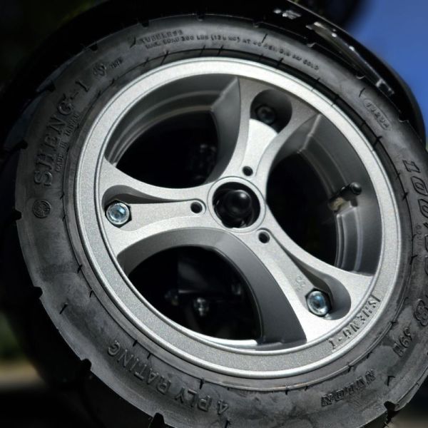 Drive Spark Detailansich REifen