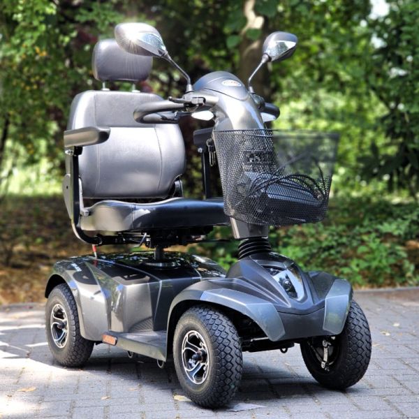 Tourer Plus Seitenansicht Frontansicht rechts Hero