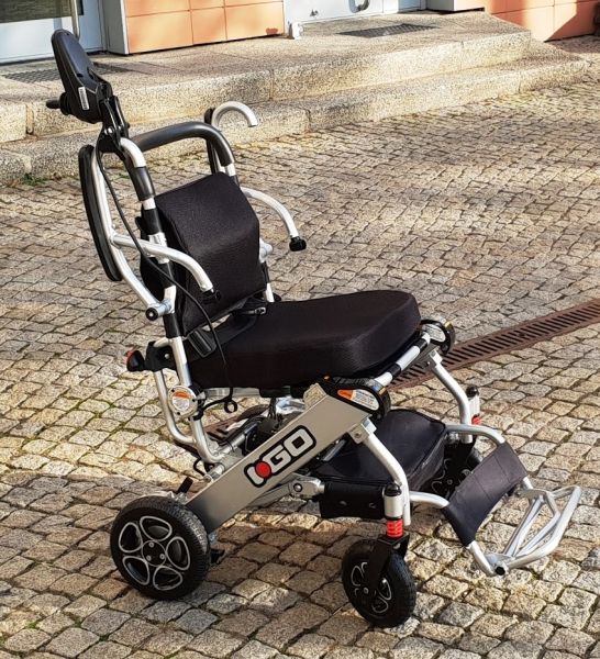 Elektro-Reise-Rollstuhl R-GO (6 km/h) silber, neuwertig