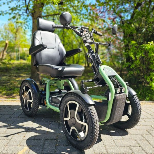 Sterling S800 Scoozy Frontansicht rechts