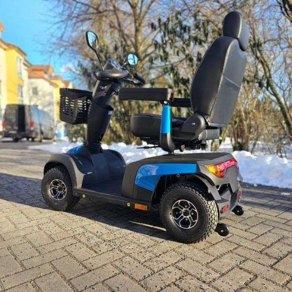 Invacare-Comet-Pro-Seitenansicht von hinten links