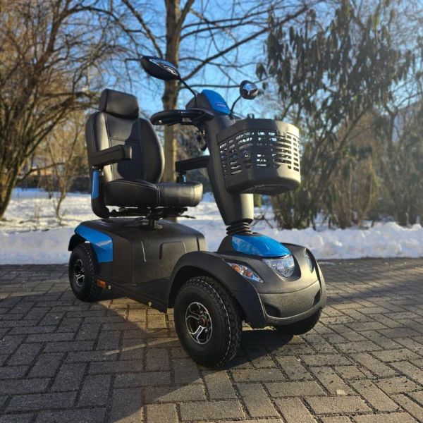 Invacare Comet Pro Frontansicht rechts