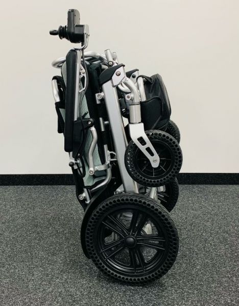 AX Power Pro C1 Ultralight (6km/h), klappbarer Elektrorollstuhl