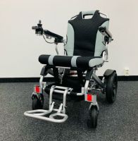 Vorschau: AX Power Pro C1 Ultralight (6km/h) - klappbarer Elektrorollstuhl vorn Vorschau: AX Power Pro C1 Ultralight (6km/h) - klappbarer Elektrorollstuhl vorn