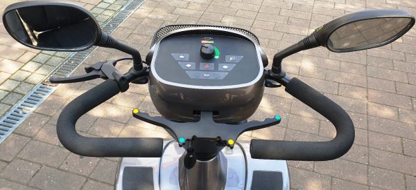 Schnäppchen: Sterling S700 Mainland (15 km/h) Anthrazit, Vorführ-Elektromobil / Scooter