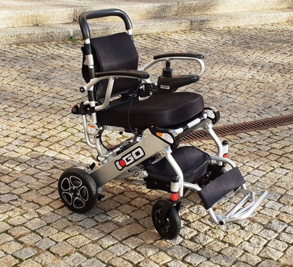 Elektro-Reise-Rollstuhl R-GO (6 km/h) silber, neuwertig