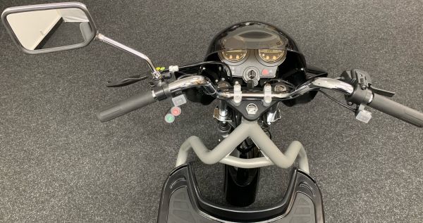 Trendmobil Sport Rider V2 (15 km/h) – Chopper-Elektromobil Cockpit