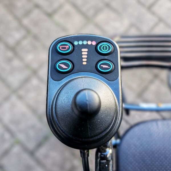 Drive Airfold (6km/h), klappbarer Carbon-Elektrorollstuhl