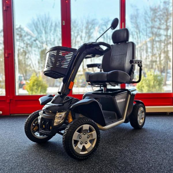 Pride Victory XL 140 schwarz Frontansicht links gedreht