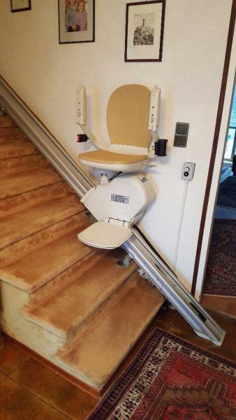 Gerader Innen-Treppenlift (gebraucht) mit elektr. Klappschiene – ACORN Superglide 130