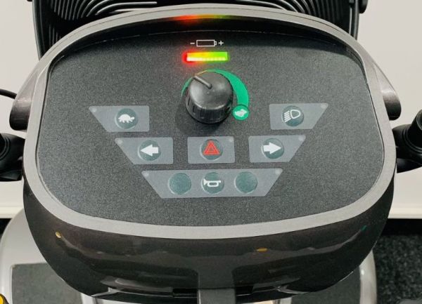 Schnäppchen: Sterling S700 Mainland (15 km/h) Anthrazit, Vorführ-Elektromobil / Scooter