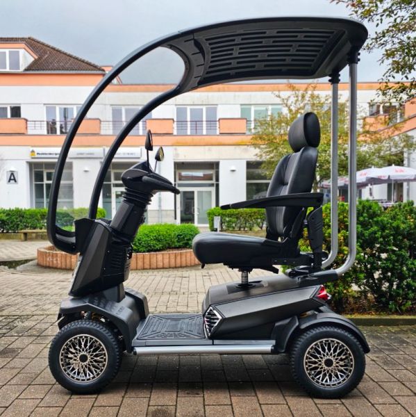 EXCEL Outback mit Panoramadach Seitenansicht