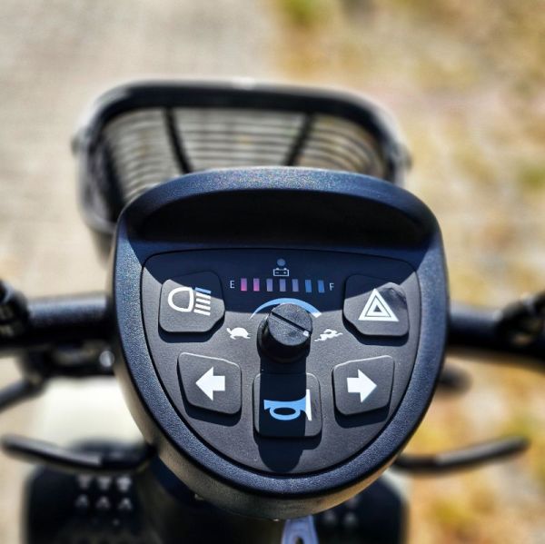 Vermeiren Ceres SE hellelfenbein Detailansicht Cockpit