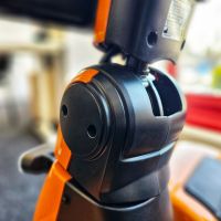 Vorschau: Pride Pursuit 2 orange Detailansicht Gelenk für Lenksäulenverstellung Vorschau: Pride Pursuit 2 orange Detailansicht Gelenk für Lenksäulenverstellung