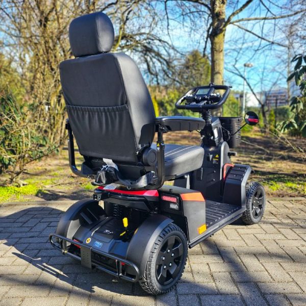 Pride CX-4 rot Heckansicht rechts