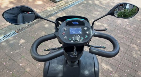 Schnäppchen: INVACARE Comet Pro Vorführfahrzeug (15 km/h)